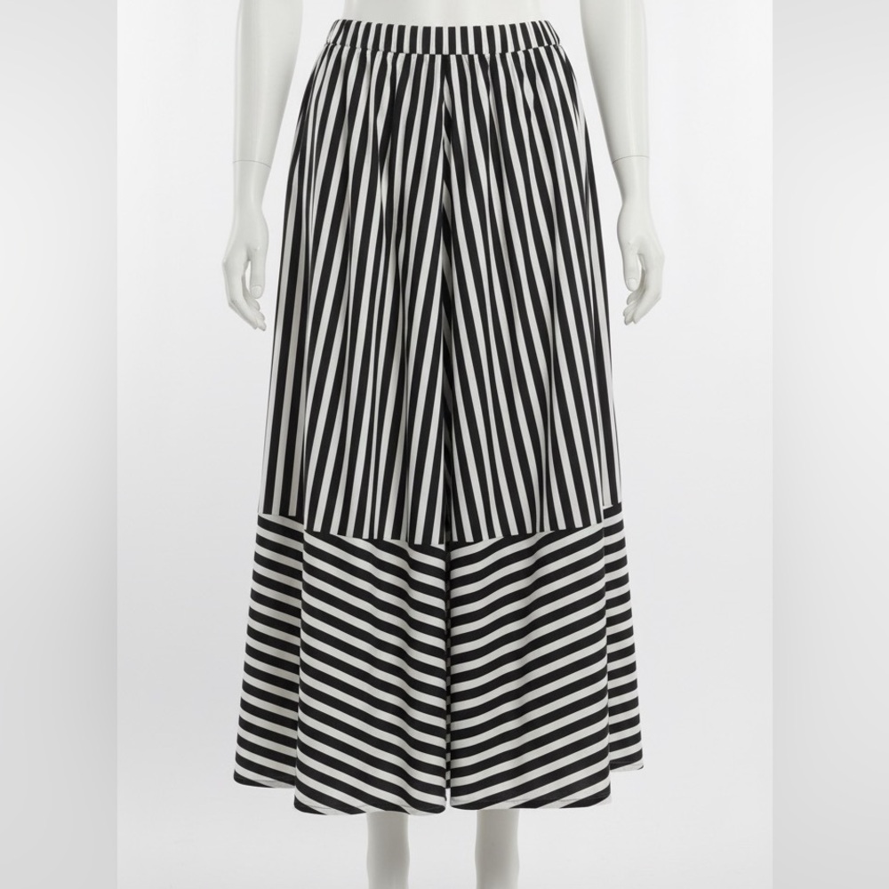 SHEIN Skirt Size XL Black and White strips